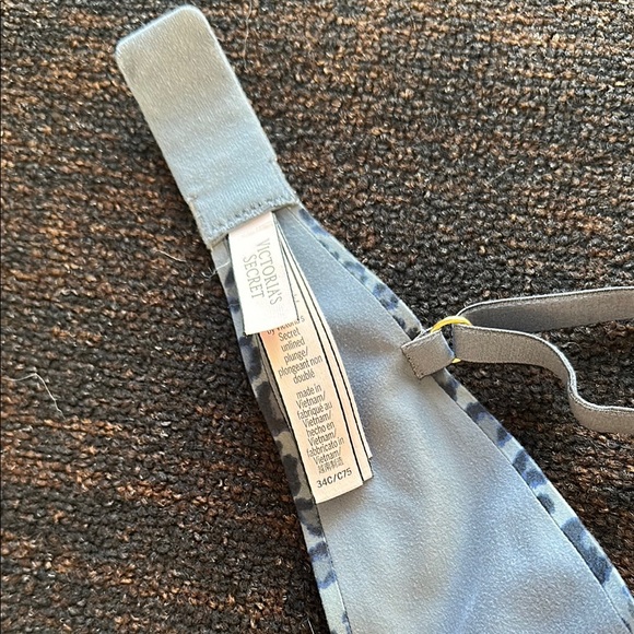 Victoria's Secret Black and Gray Demi-Cup Bra with Adjustable Straps - Picture 4 of 5